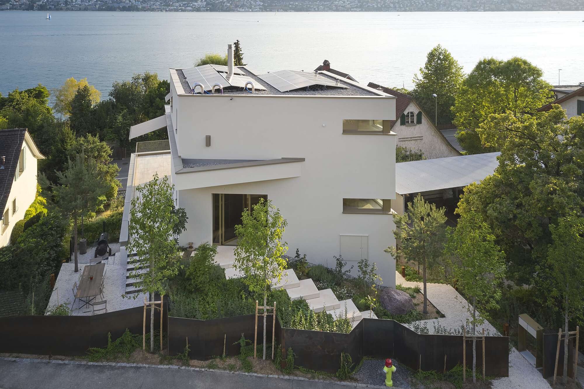 Exterior view of the VILLA HECHT detached house, lake view