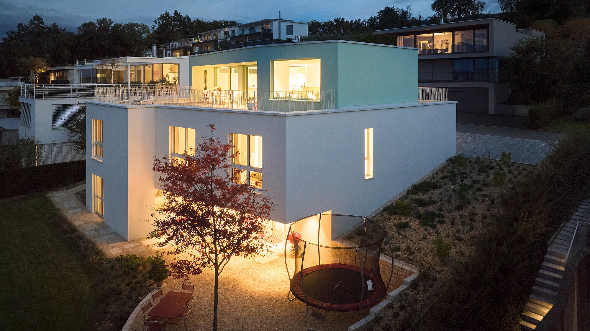 Das Einfamilienhaus ALEA in der Aussenansicht, Garten