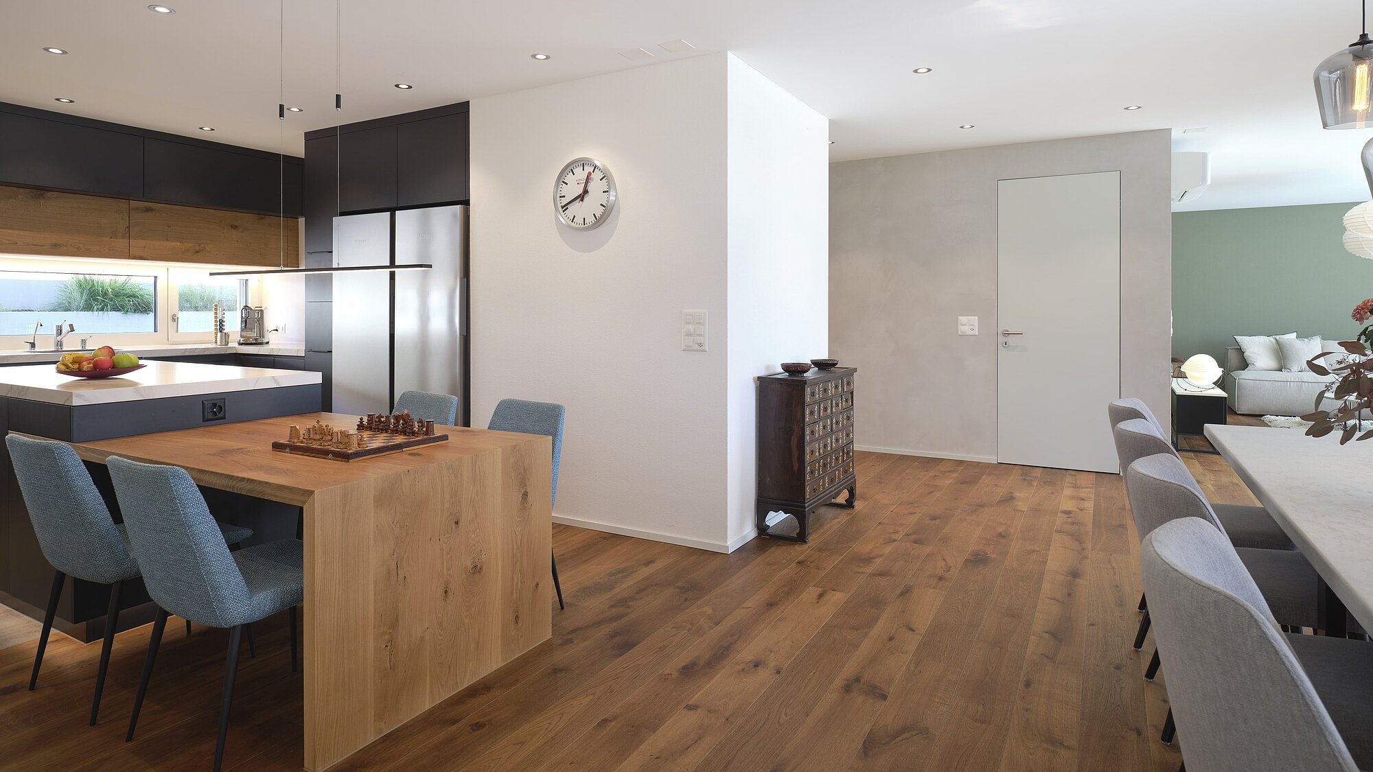 Das Einfamilienhaus VITIS VINIFERA in der Innenansicht, Essbereich
