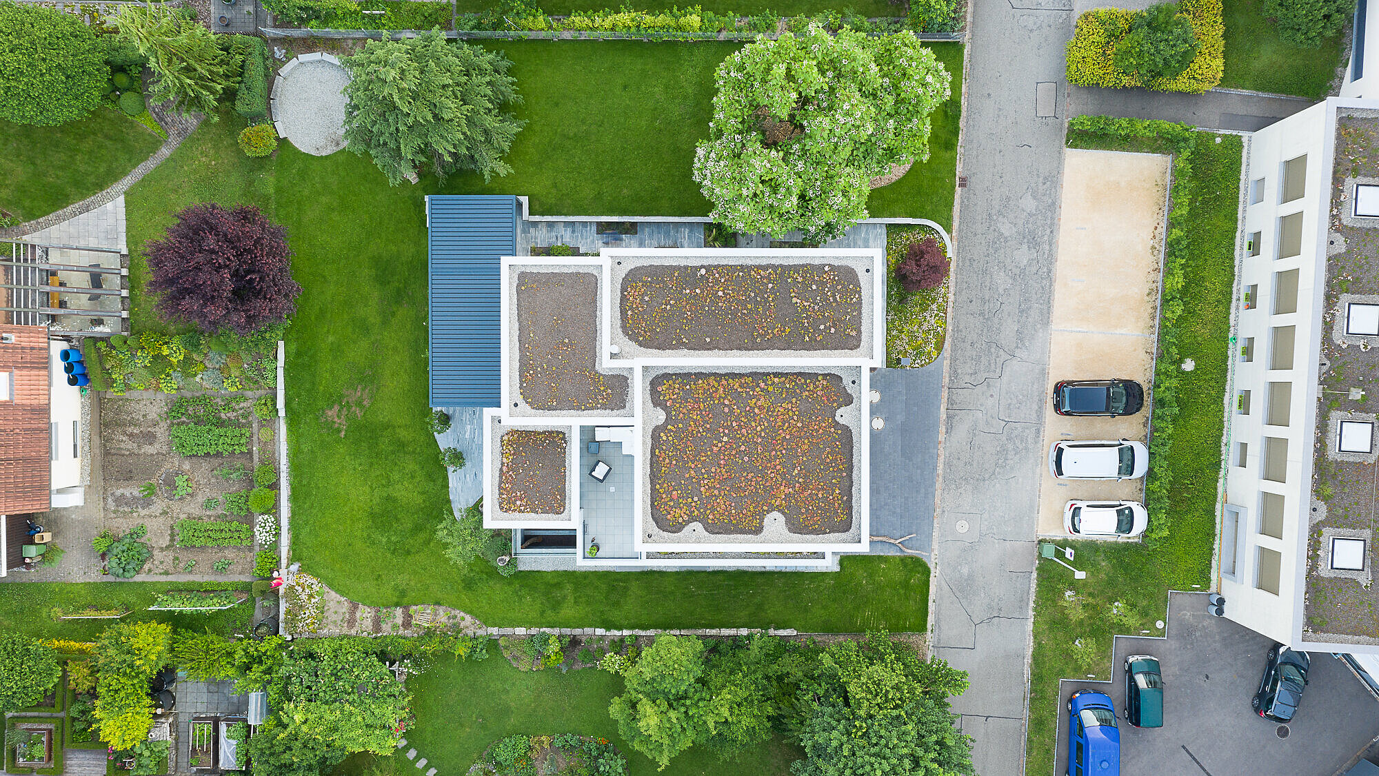 Das Einfamilienhaus TETRIS in der Aussenansicht, Drohnenaufnahme