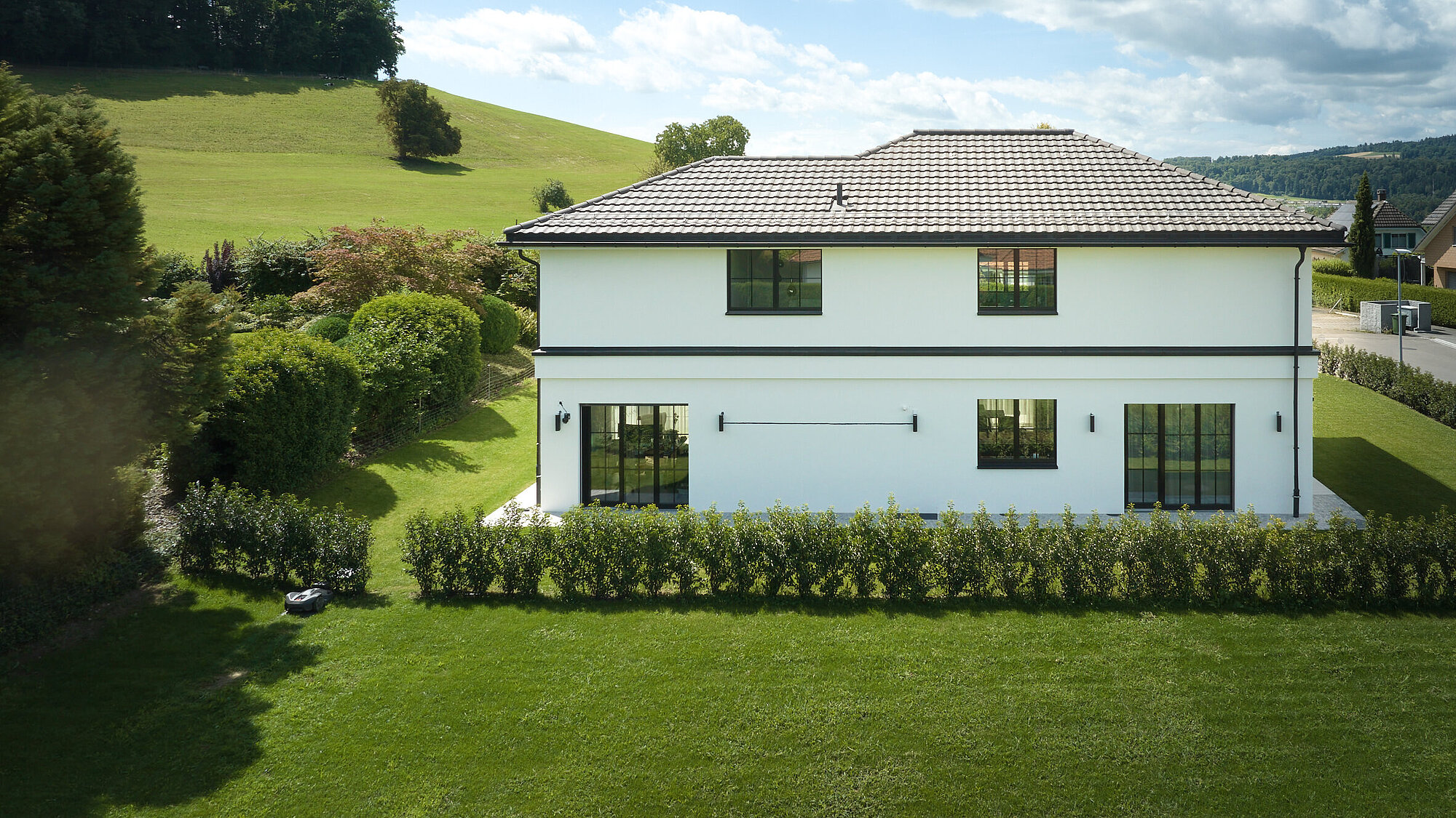 Das Einfamilienhaus KENSINGTON in der Aussenansicht, Gartenseite