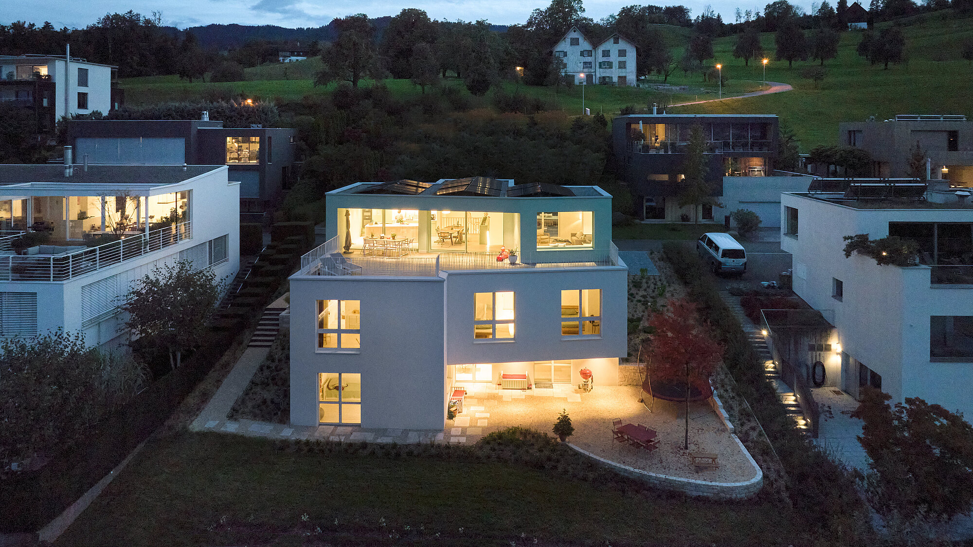 Das Einfamilienhaus ALEA in der Aussenansicht, Garten