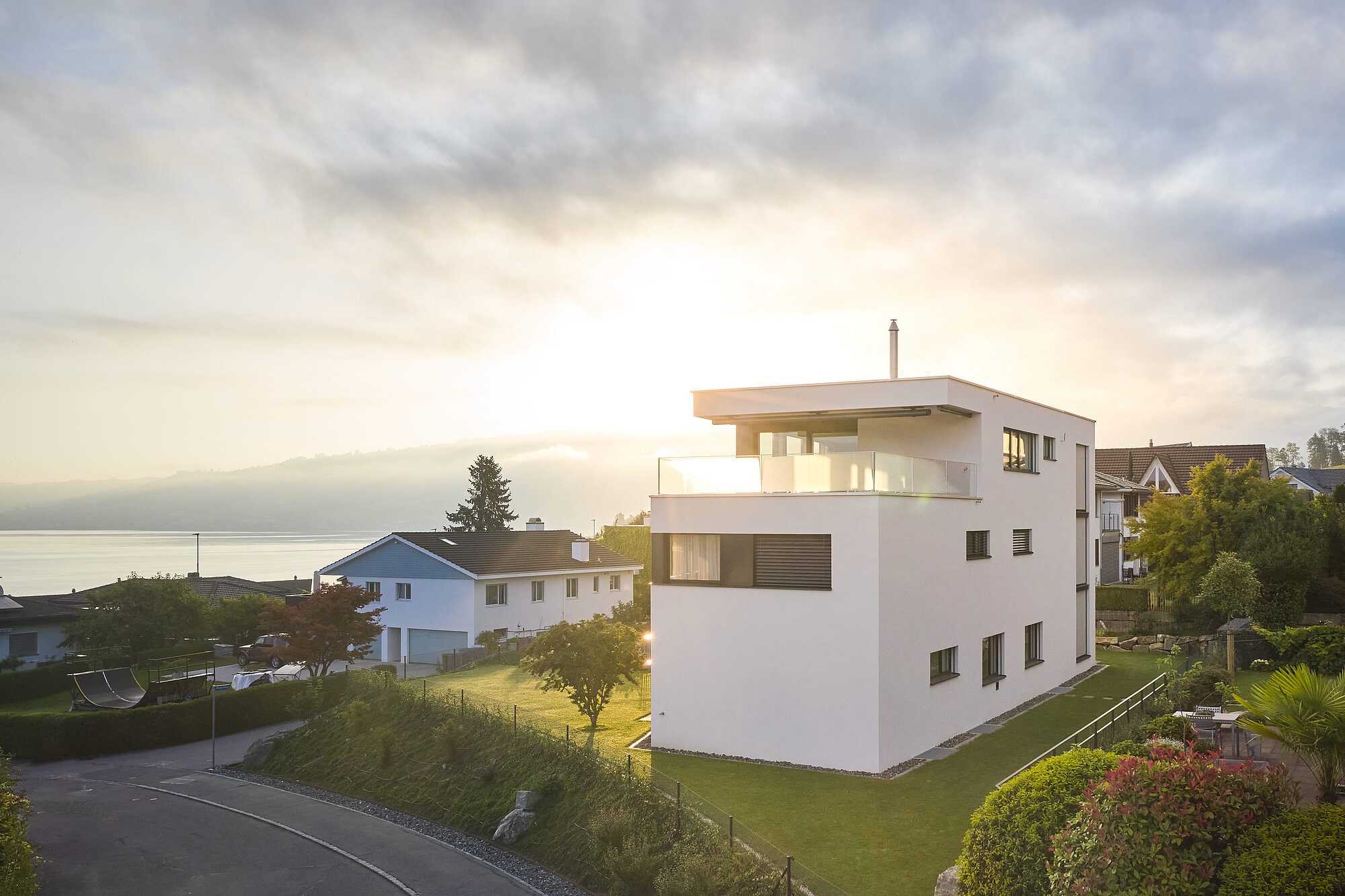 Das Einfamilienhaus BELLEVUE in der Aussenansicht, Strassenseite