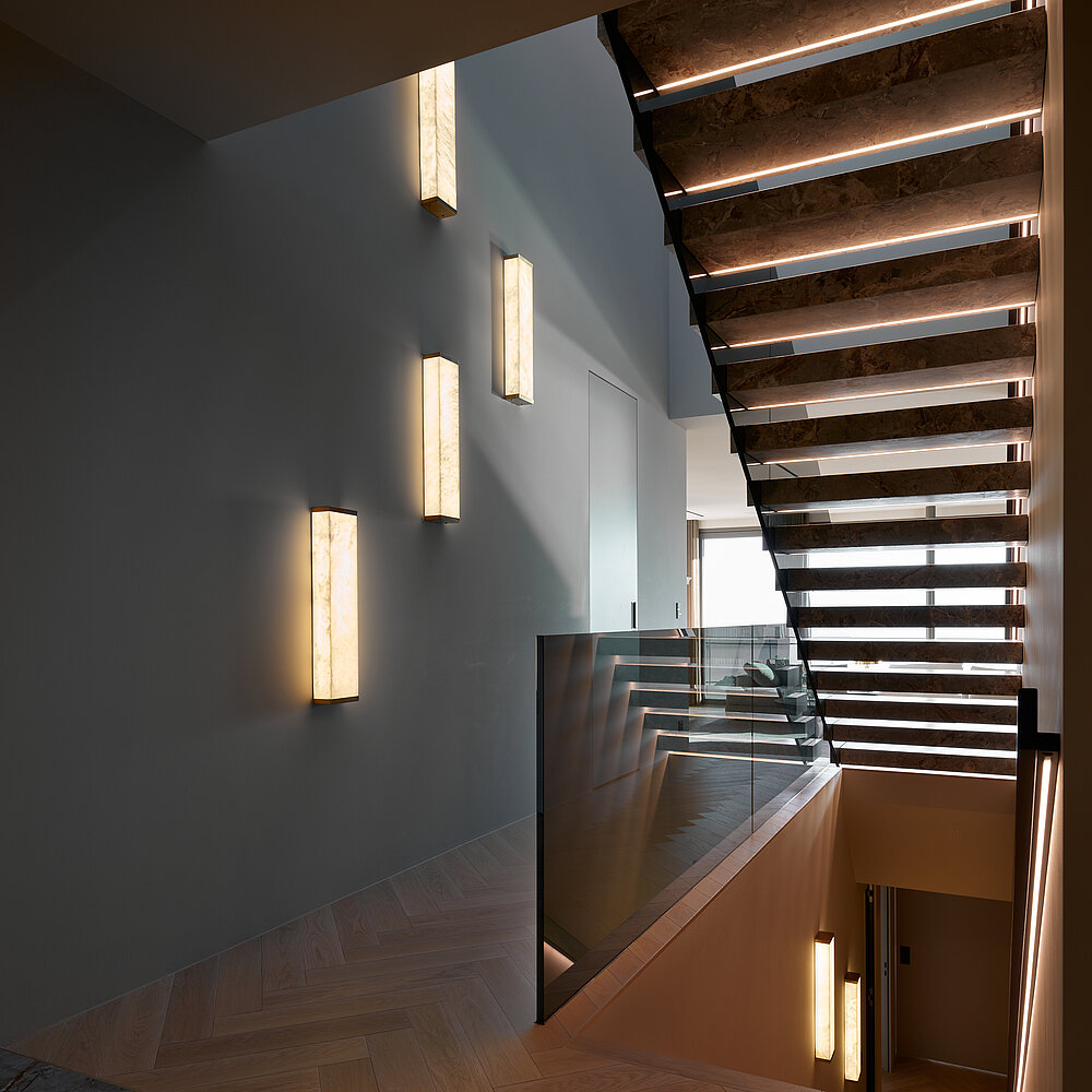 Das Einfamilienhaus MESA  in der Innenansicht, Treppe