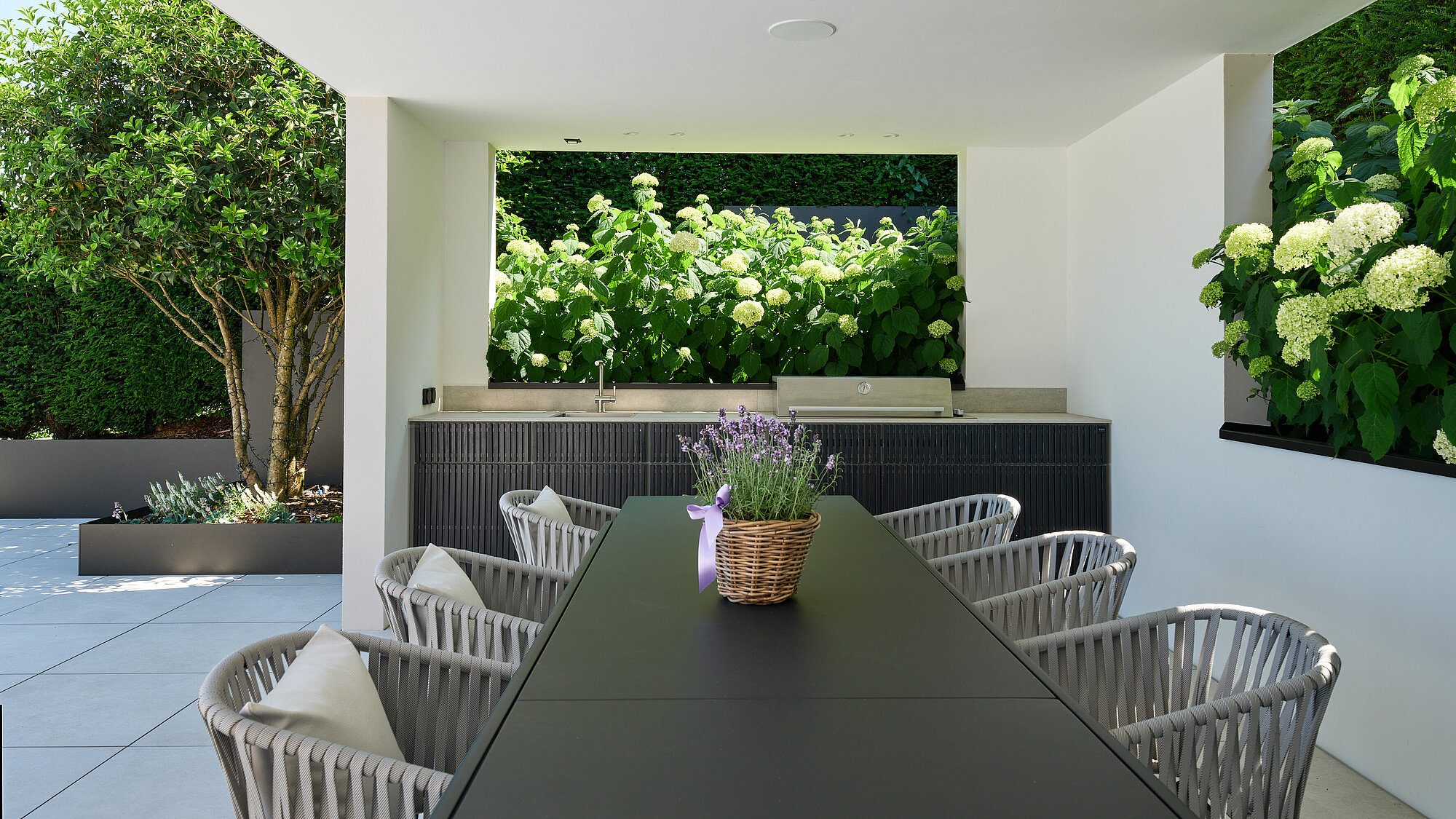 Das Einfamilienhaus VILLA OPERA in der Aussenansicht, Outdoor kitchen