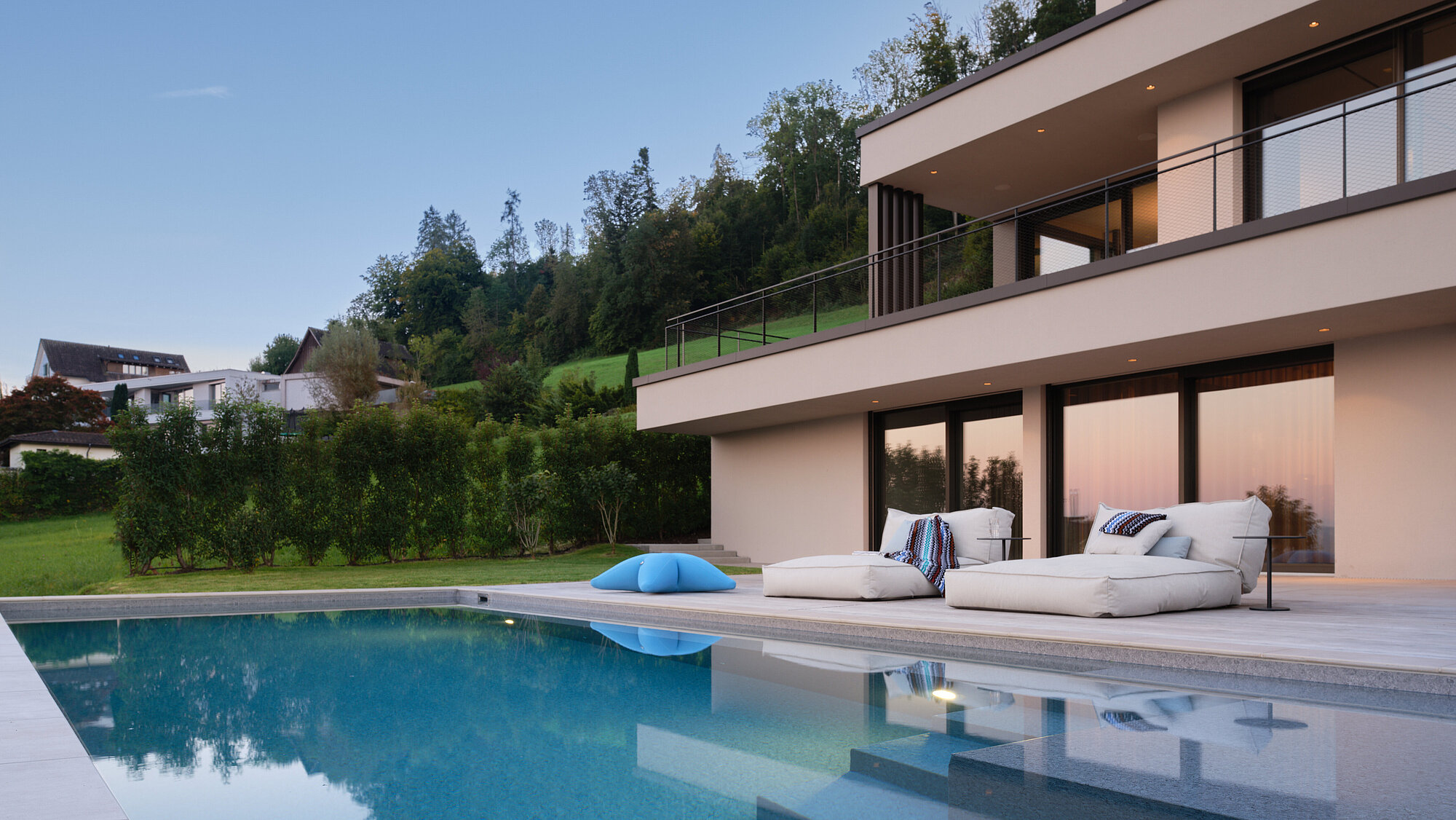 Das Einfamilienhaus MESA in der Aussenbereich, Pool