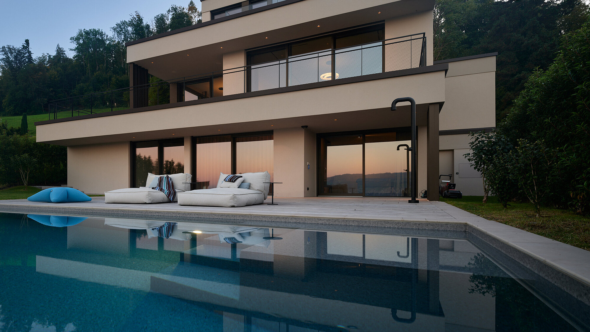 Das Einfamilienhaus MESA in der Aussenbereich, Pool