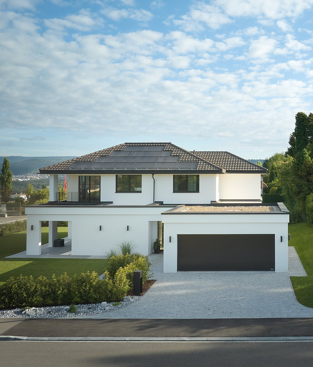 Das Einfamilienhaus KENSINGTON in der Aussenansicht, Garagenseite