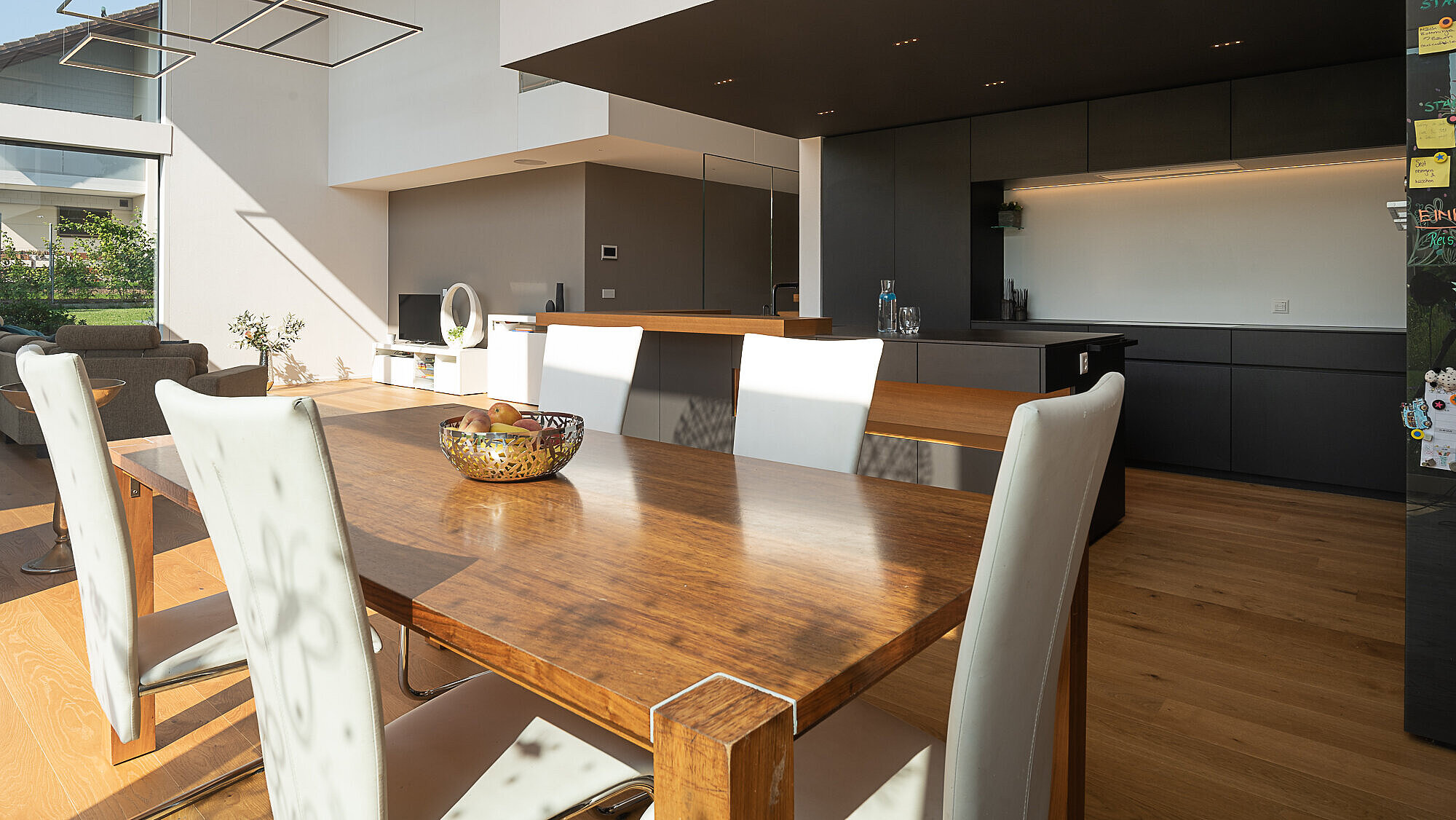 Das Einfamilienhaus TETRIS in der Aussenansicht, Essbereich