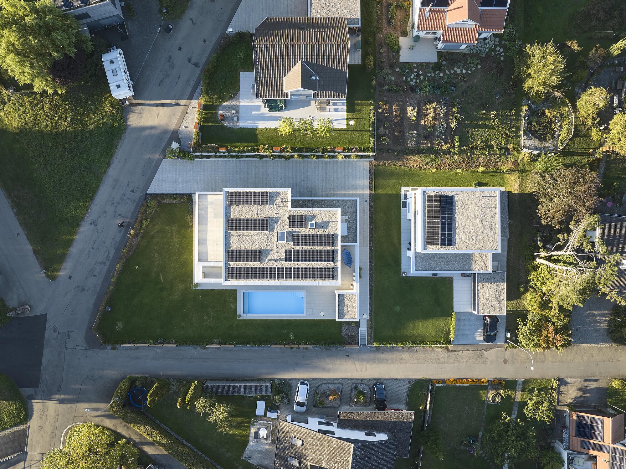 Das Einfamilienhaus VITIS VINIFERA in der Aussenansicht, Drohnenaufnahme
