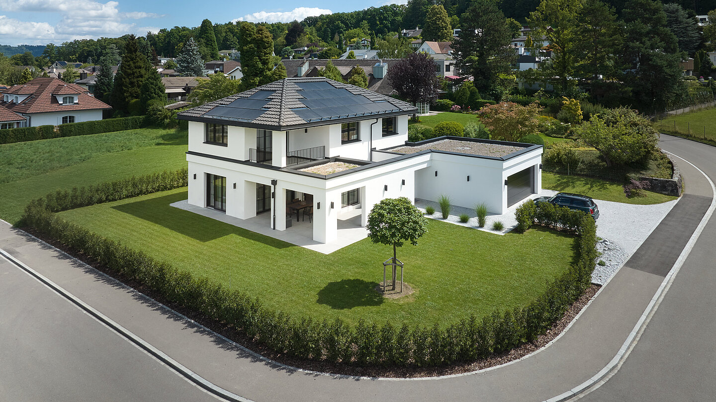 Das Einfamilienhaus KENSINGTON in der Aussenansicht, Gartenseite