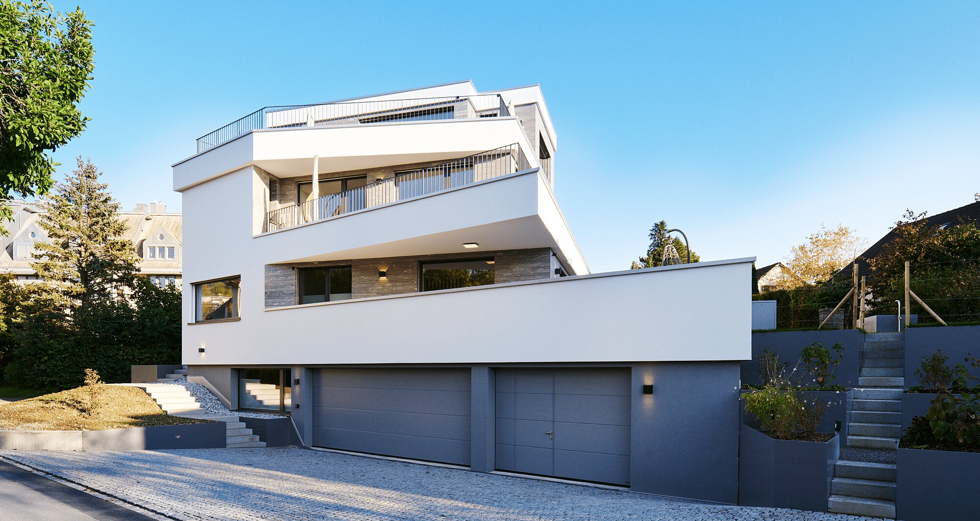 Das Einfamilienhaus KOENIGSEGG in der Aussenansicht, Strassenseite