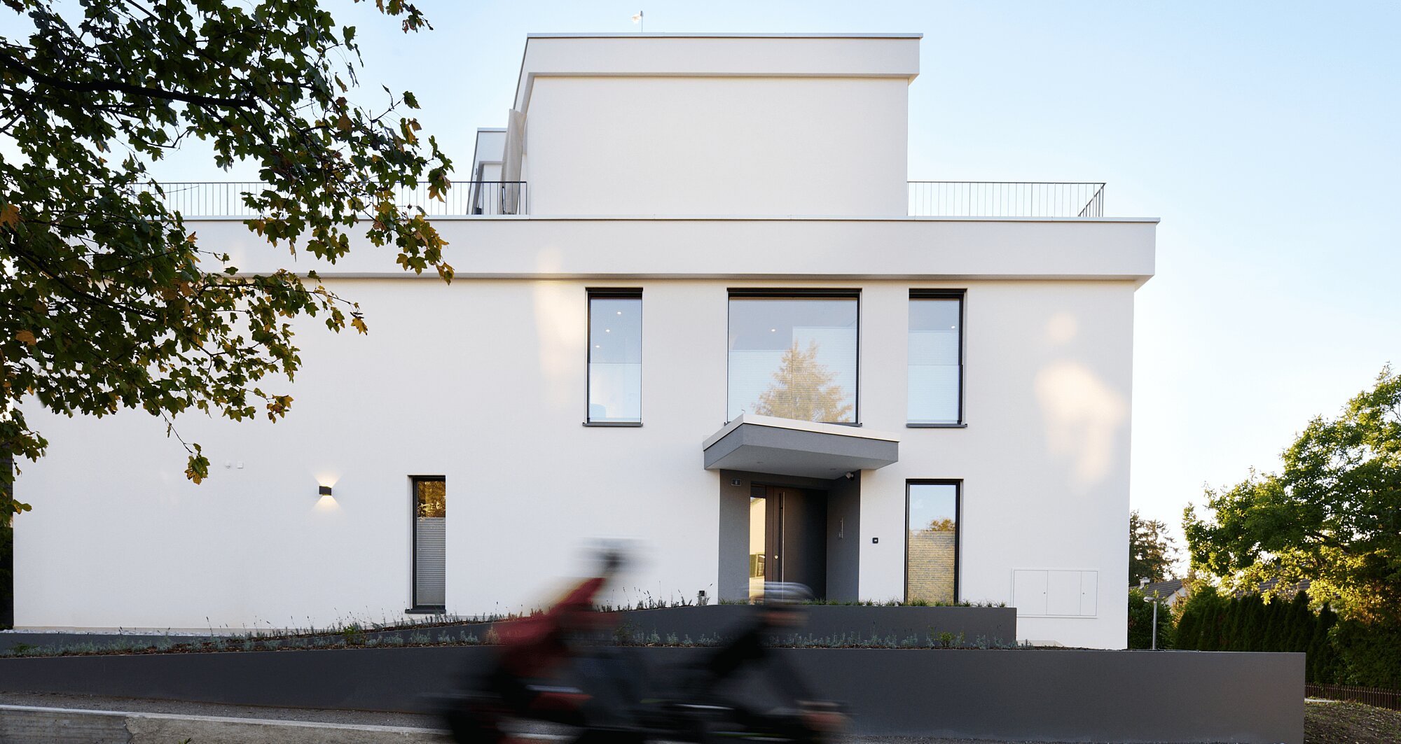 Exterior view of the KOENIGSEGG detached house, street side