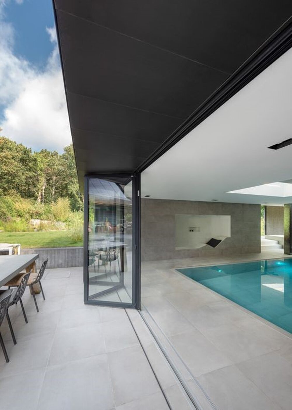 Covered terrace with pool and sliding glass façade