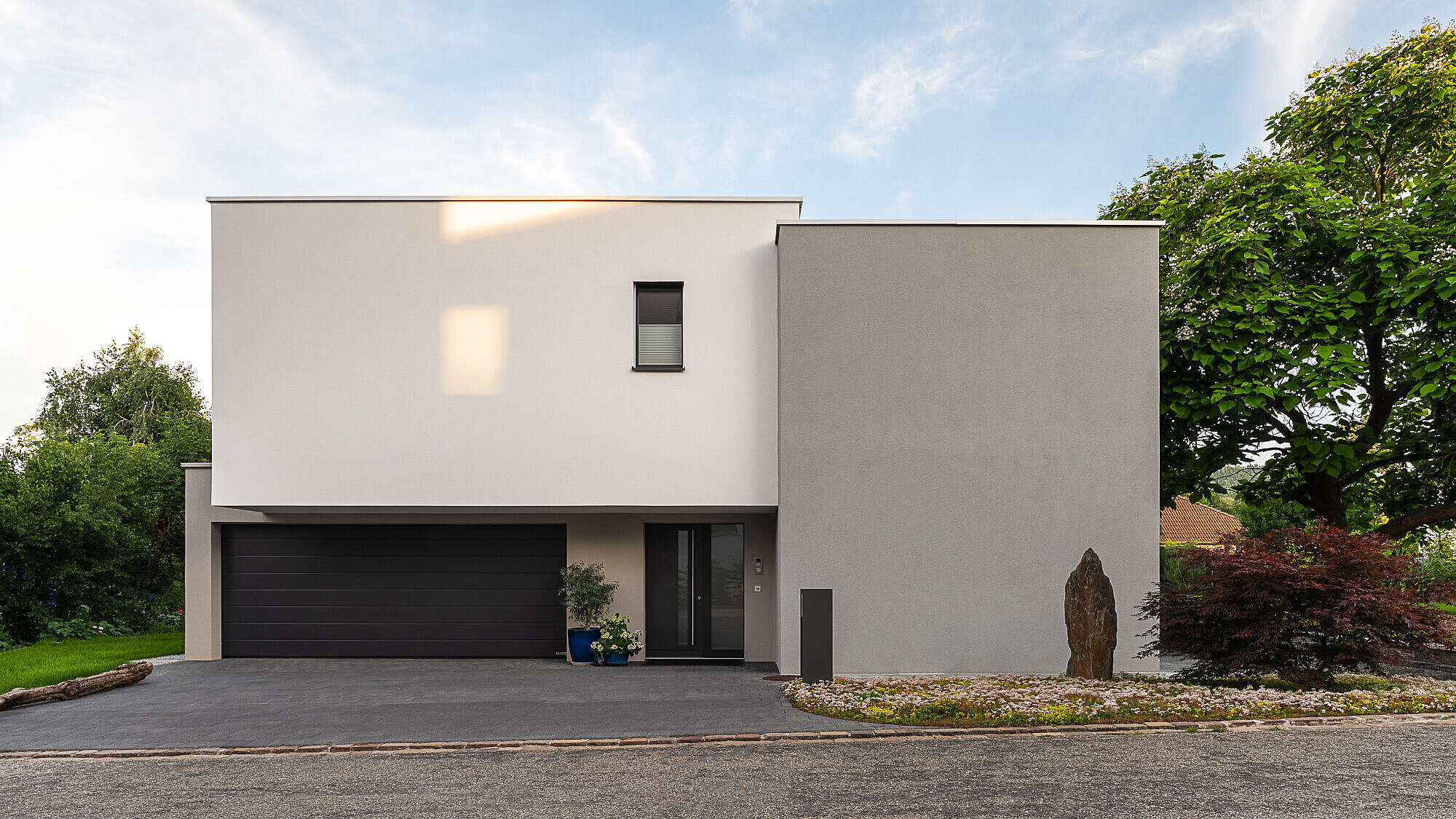Das Einfamilienhaus TETRIS in der Aussenansicht, Strassenseite
