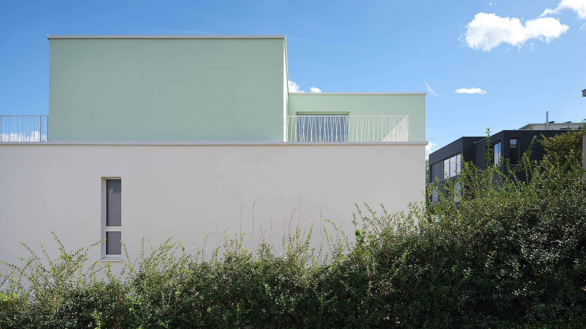 Das Einfamilienhaus ALEA in der Aussenansicht, Strassenseite