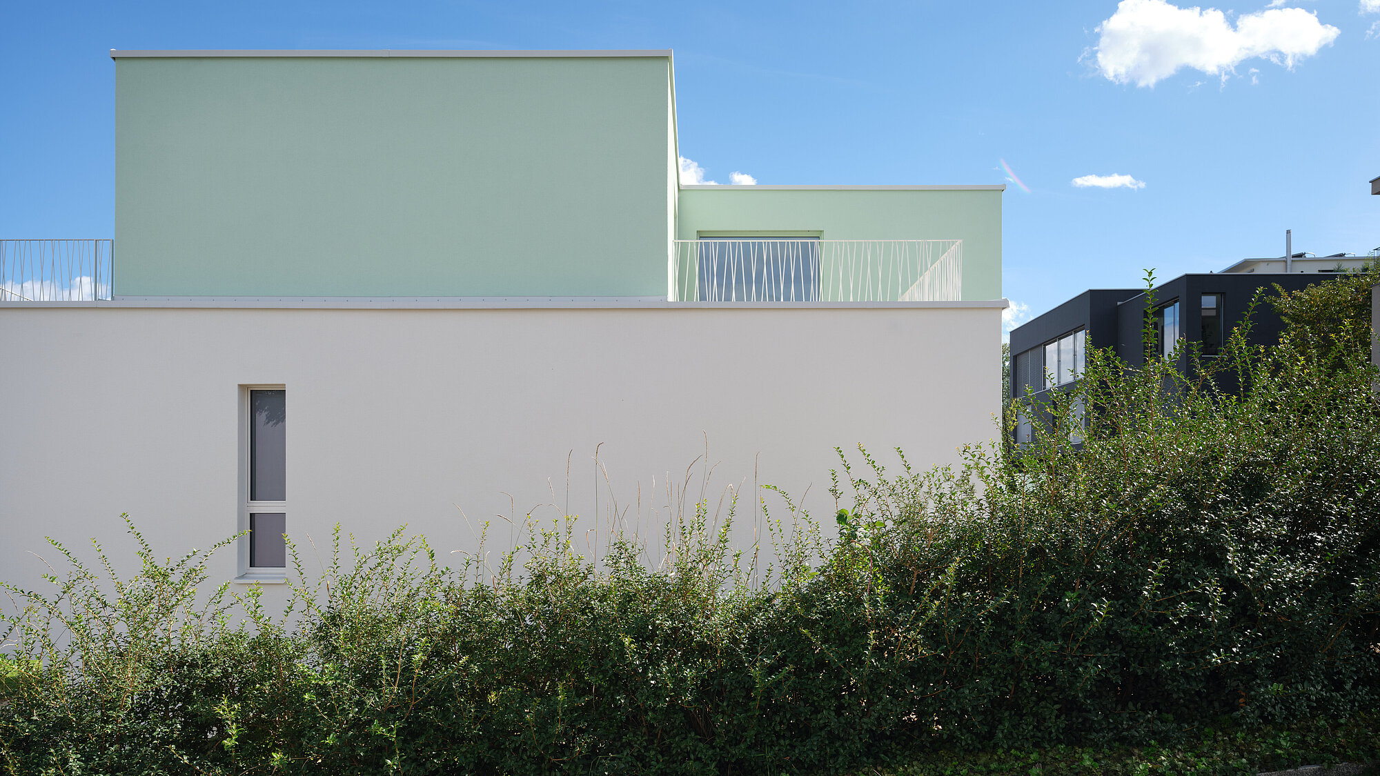 Das Einfamilienhaus ALEA in der Aussenansicht, Strassenseite