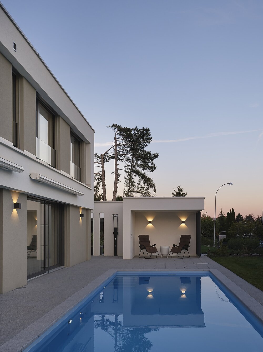 Das Einfamilienhaus VITIS VINIFERA in der Aussenansicht, Pool