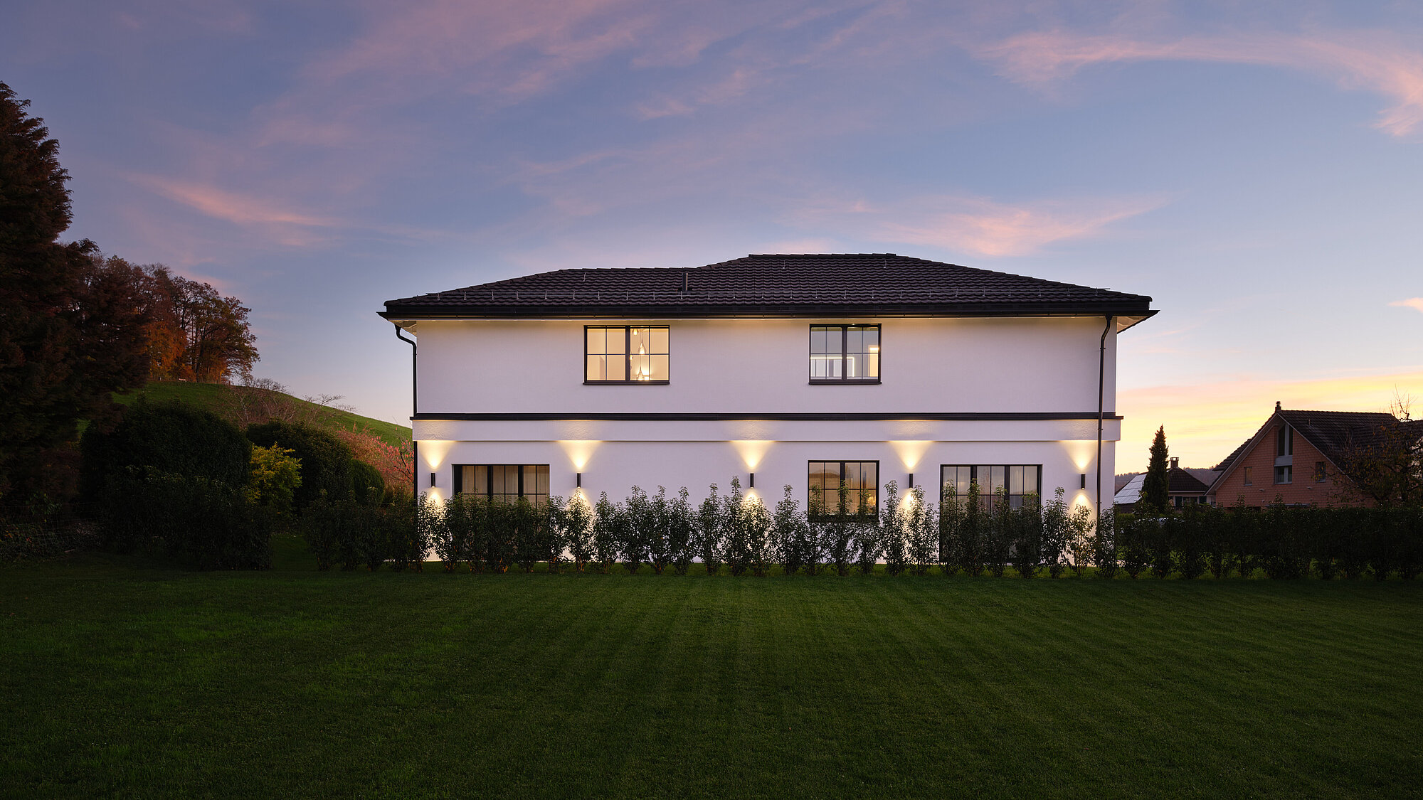 Das Einfamilienhaus KENSINGTON in der Aussenansicht, Gartenseite