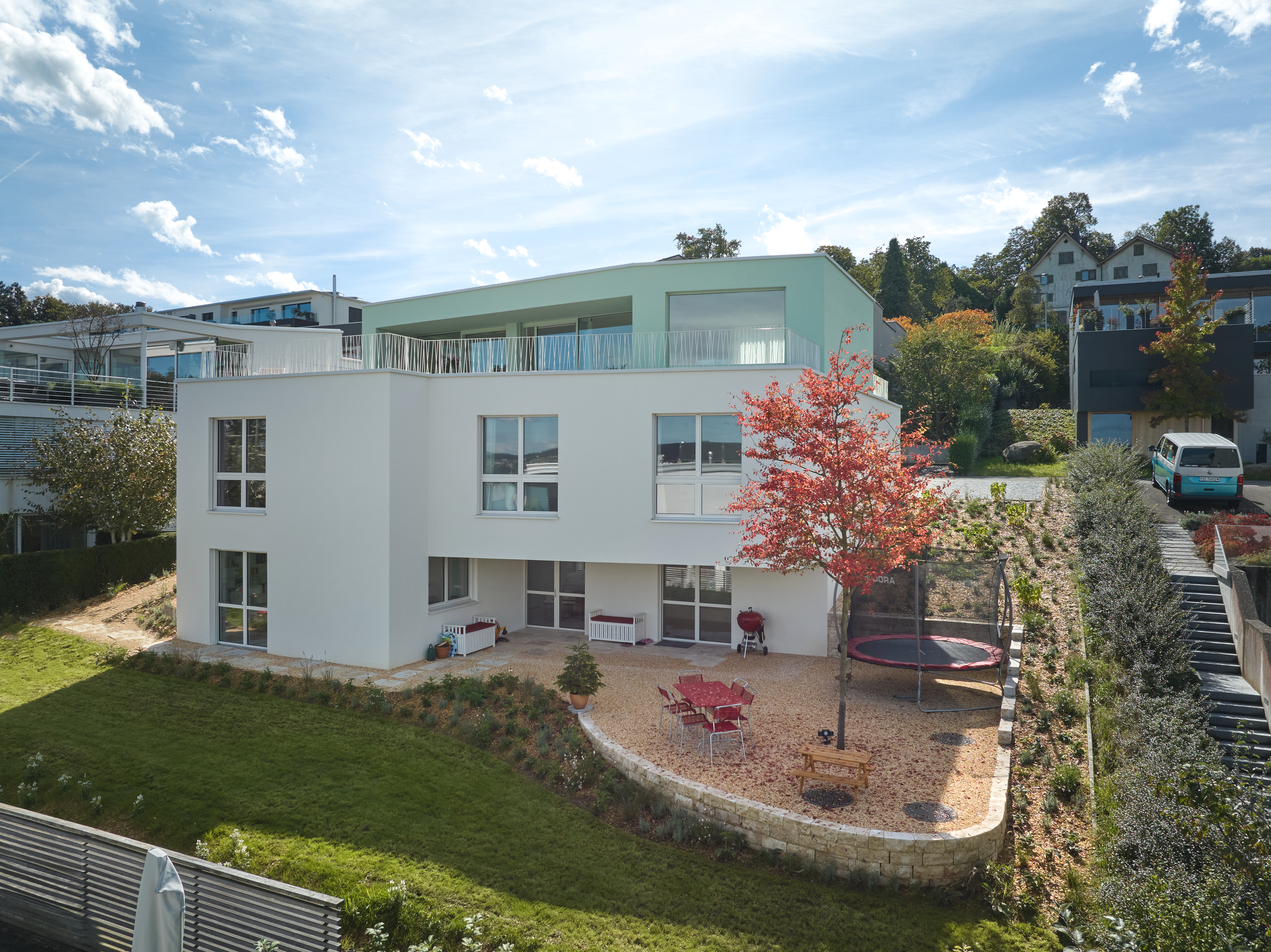 Das Einfamilienhaus ALEA in der Aussenansicht, Garten
